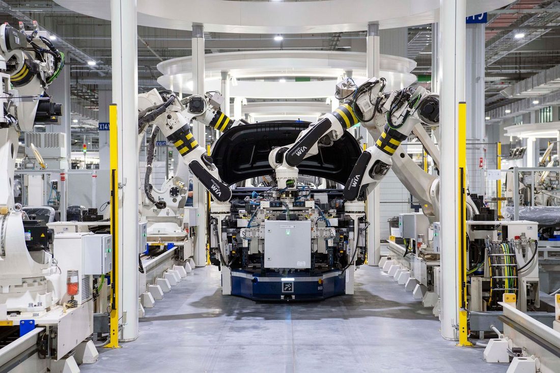 Home 10 Robotic assembly line in an automotive components plant